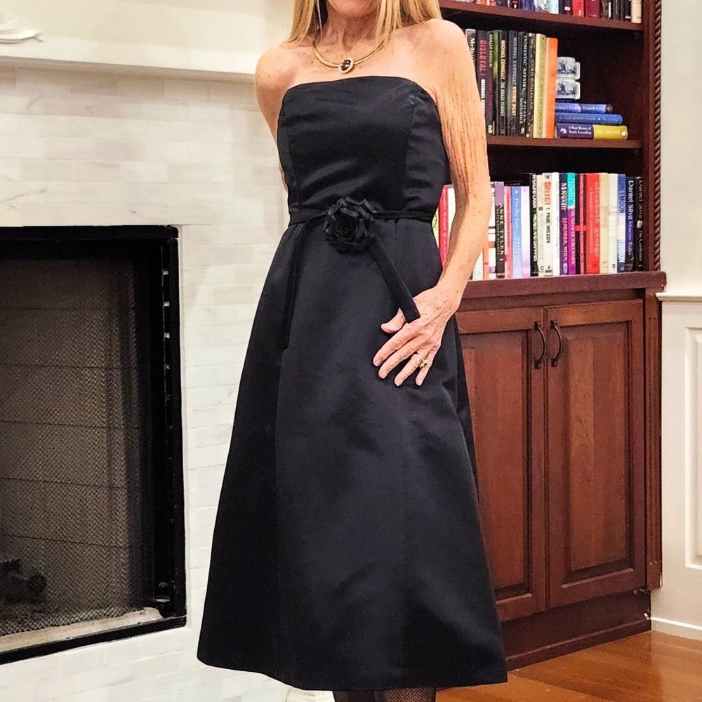 STRAPLESS BLACK DRESS, BCBG, SIZE 4, EXCELLENT CONDITION